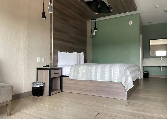 Deluxe King Suite
